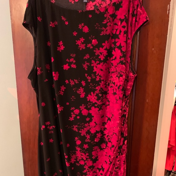 Dresses & Skirts - MACYS 22W RED & BLACK LINED DRESS NWOT Dresses & Skirts - MACYS 22W RED & BLACK LINED DRESS NWOT
